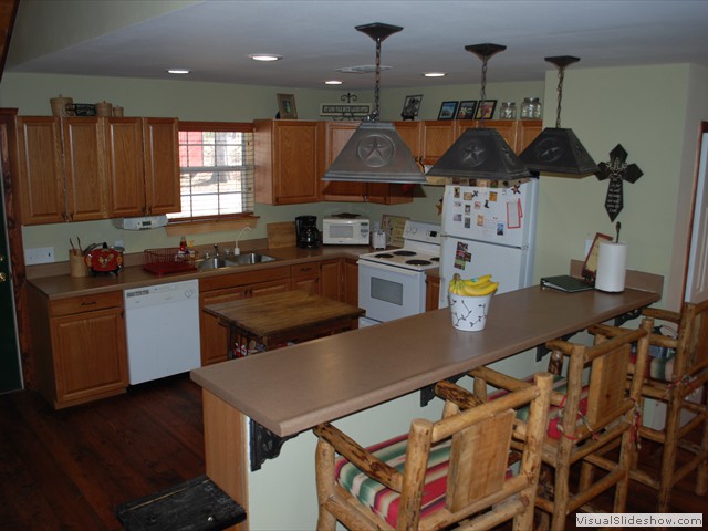 Kitchen also includes bar seating for 3.<br/>